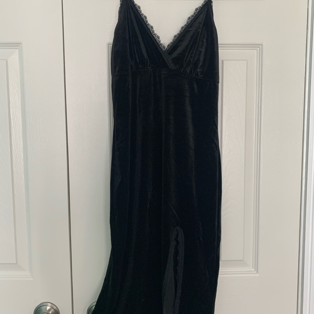 Black velvet forever 21 dress
